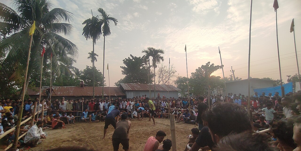 FairPlay Kabaddi Mat: a raid under way on a Pro Kabaddi mat in front of a full crowd